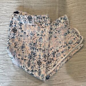 Bandolino Elegant Floral Capris - Navy and Beige Size 18